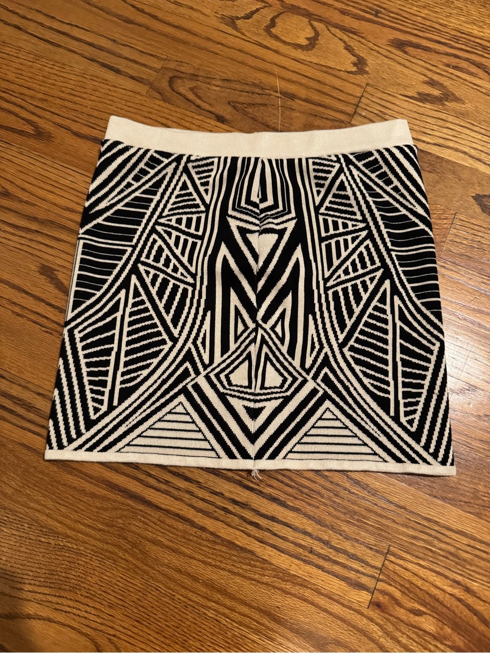Forever 21 Black and White Geometric Mini Skirt